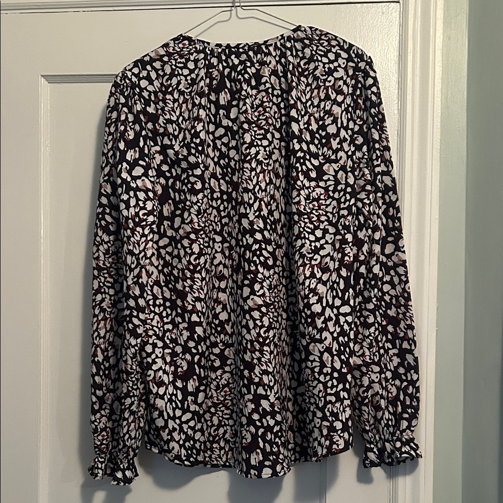 Amazon Essentials Black and White Patterned Blouse - Picture 2 of 3
